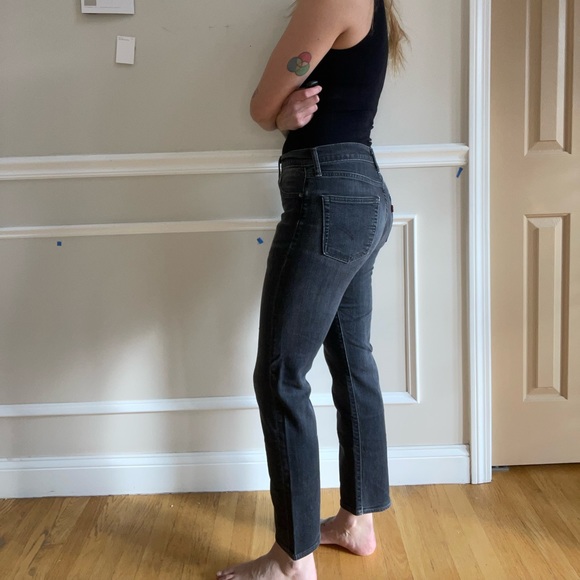 Distressed 513 Levi’s in black (men’s but I wore them) - Picture 4 of 9